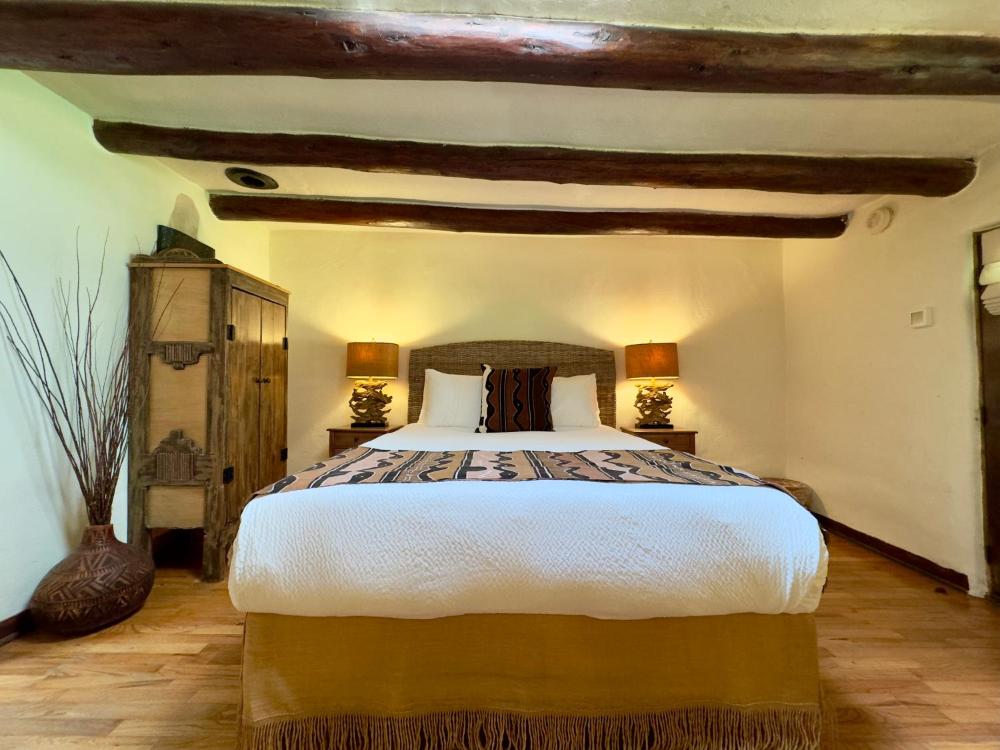 Queen Room interior